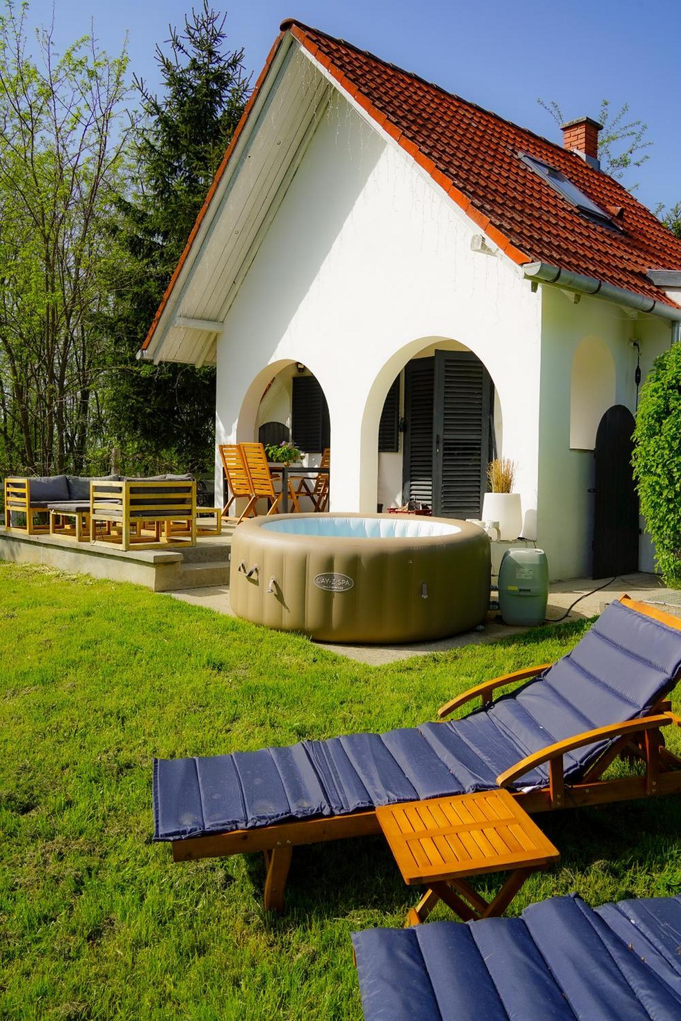 Вілла Luxury Vineyard Retreat With Private Jacuzzi *