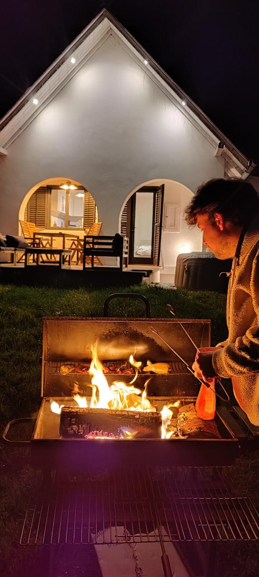 Luxury Vineyard Retreat With Private Jacuzzi Сігетвар